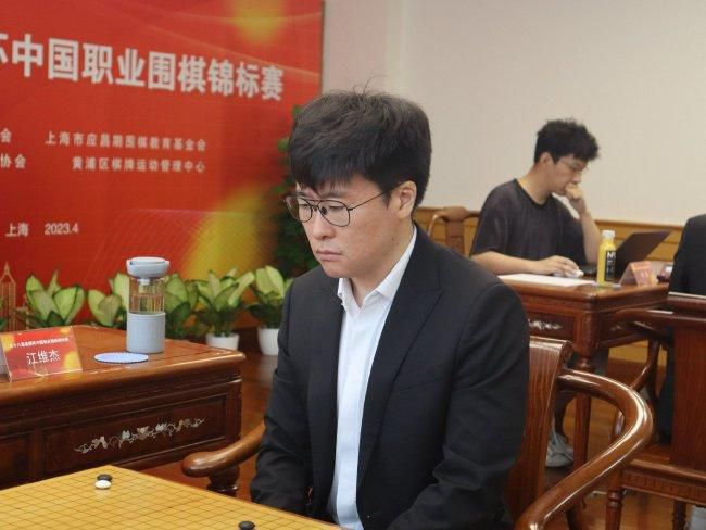 轻佻寡妇k8